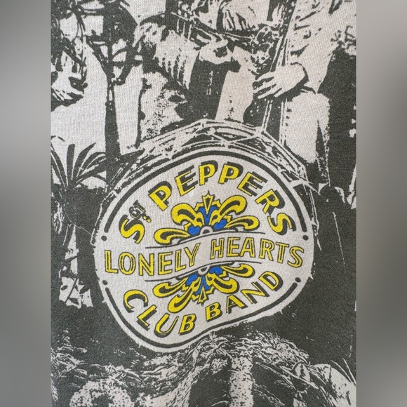 Vintage 2005 The Beatles Sgt Peppers Lonely Hearts Club Band Large T-Shirt *Read - Picture 2 of 9